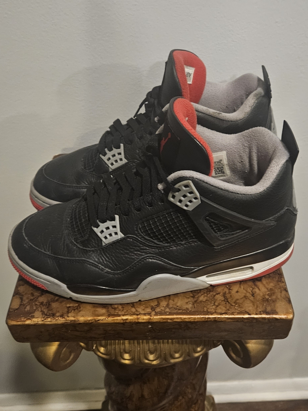Jordan Men’s Black and Red Retro Basketball Sneakers